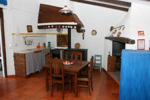 Гостевой дом Casal Da Eira Branca - Turismo Rural - Калдаш-да-Раинья Экстерьер фото